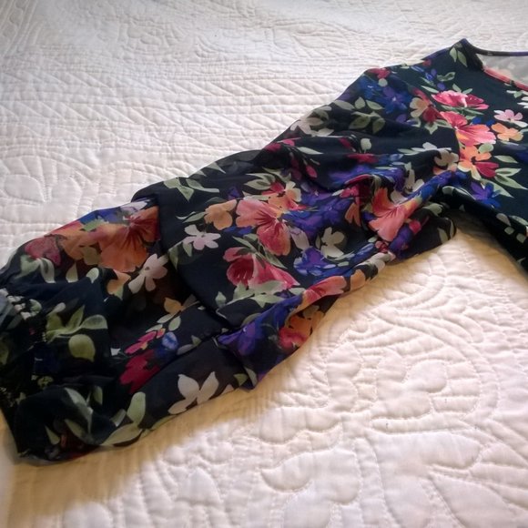 Floral Faux Wrap Blouse - Picture 6 of 9